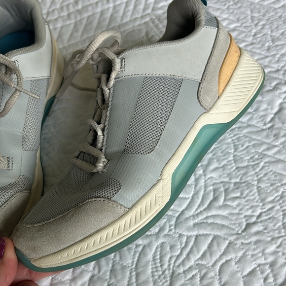 Vionic •6.5• Fearless Comfort Lace Up Sneakers Light Gray/Blue Mesh Suede - Picture 5 of 10